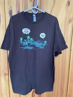Brown Graphic Short Sleeve Tee with Zombie Print size XL